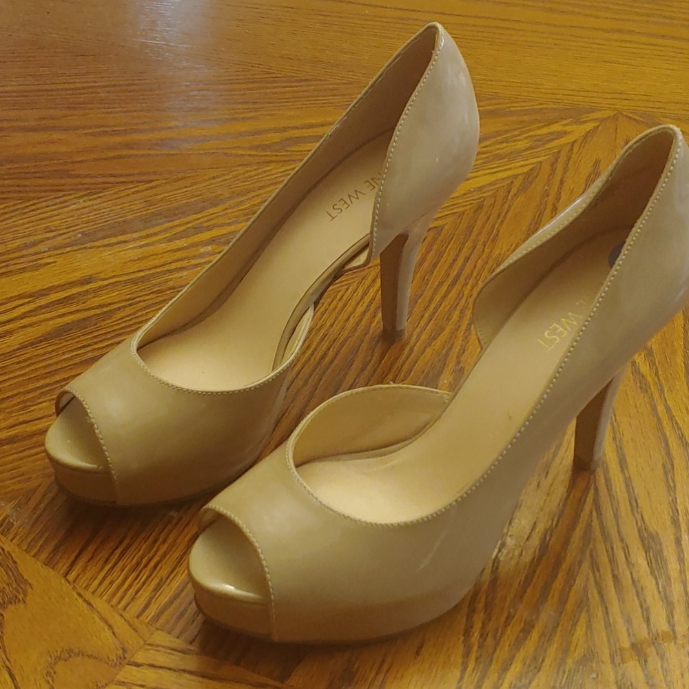 Nine West nude patent leather heels